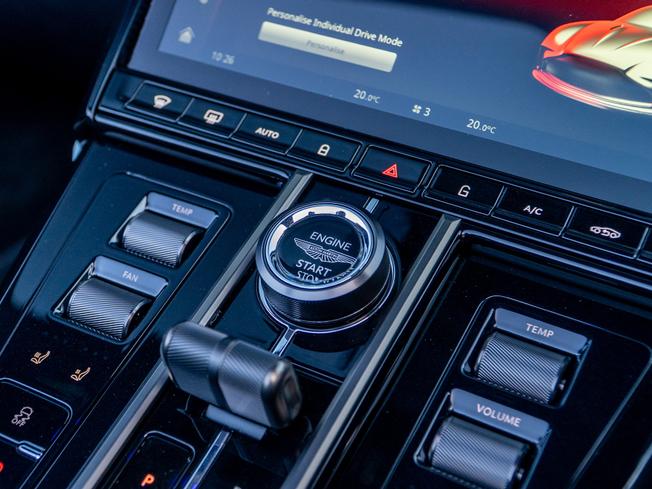 ASTON MARTIN Vantage Photo 14