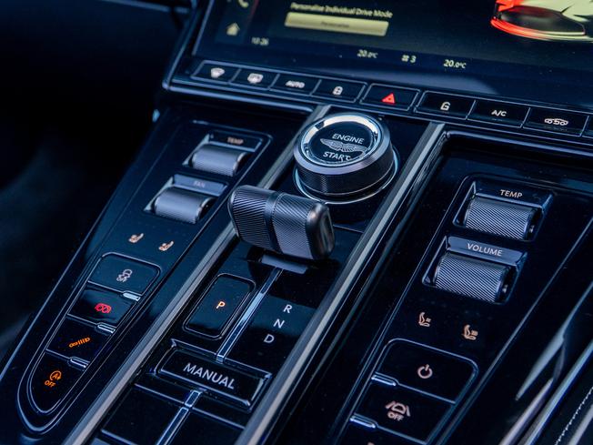 ASTON MARTIN Vantage Photo 15