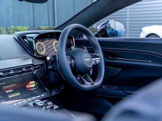 ASTON MARTIN Vantage Photo 21
