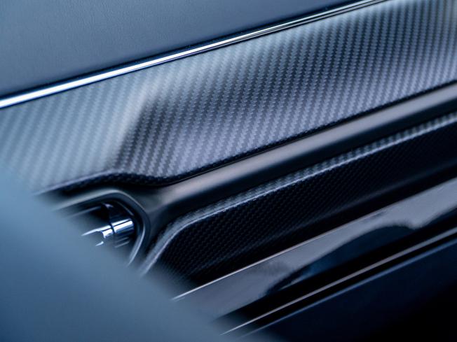 ASTON MARTIN Vantage Photo 24
