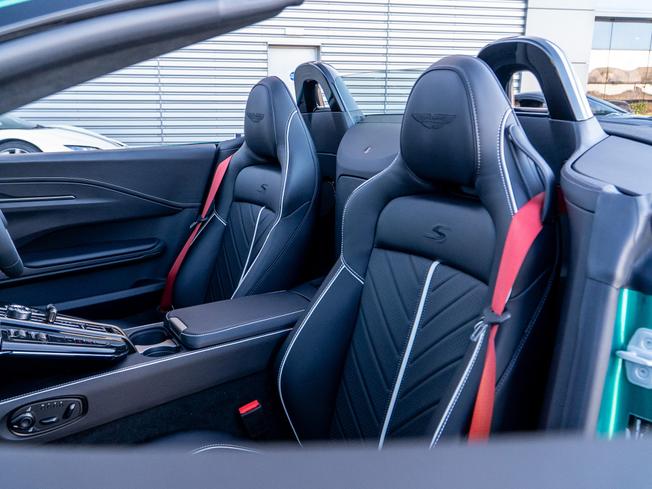 ASTON MARTIN Vantage Photo 26