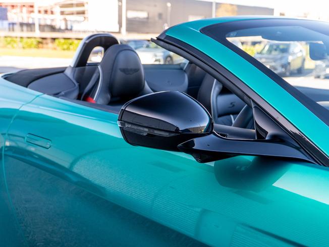ASTON MARTIN Vantage Photo 27