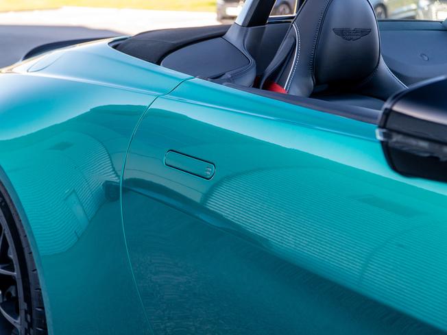 ASTON MARTIN Vantage Photo 28