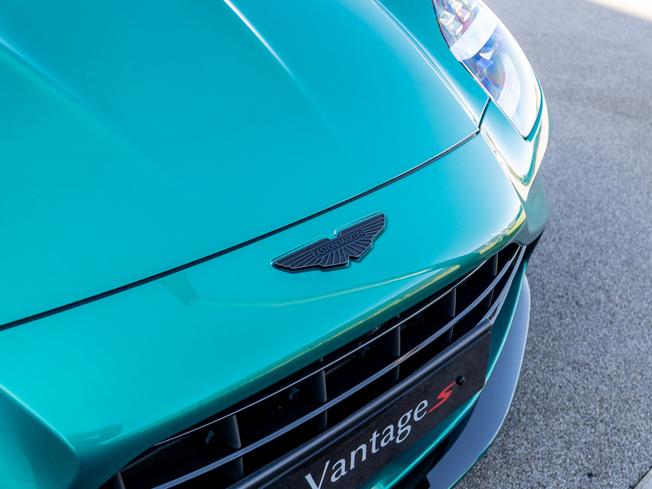 ASTON MARTIN Vantage Photo 29