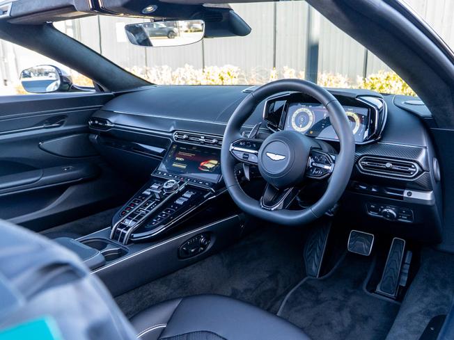 ASTON MARTIN Vantage Photo 3