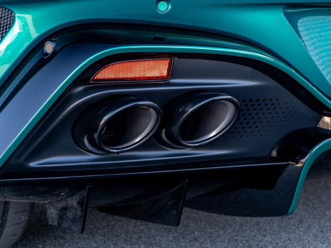 ASTON MARTIN Vantage Photo 31