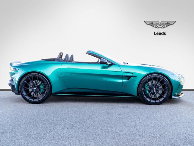 ASTON MARTIN Vantage Photo 39