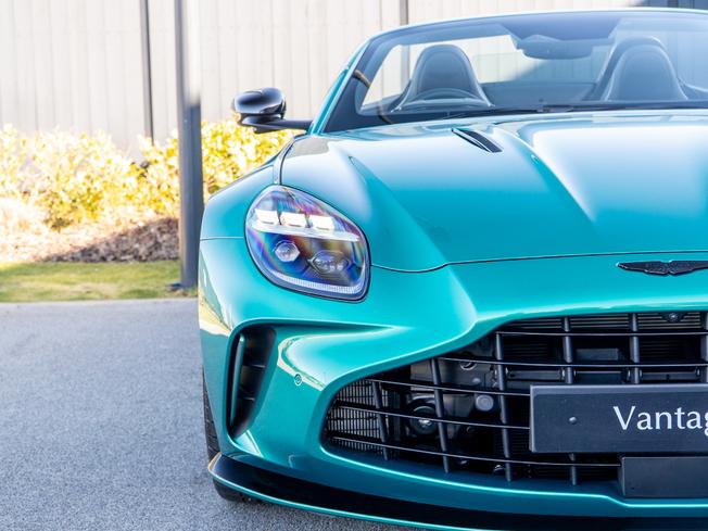 ASTON MARTIN Vantage Photo 43