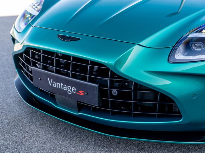ASTON MARTIN Vantage Photo 44