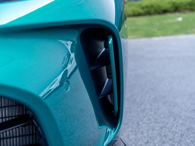 ASTON MARTIN Vantage Photo 45