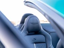 ASTON MARTIN Vantage Photo 5