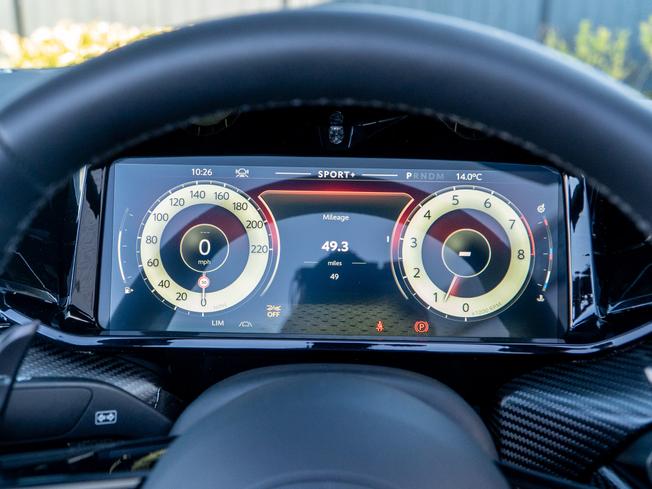 ASTON MARTIN Vantage Photo 6