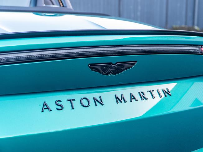 ASTON MARTIN Vantage Photo 8