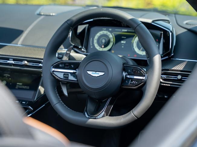 ASTON MARTIN V8vanroadster Photo 11