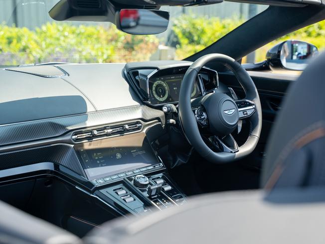 ASTON MARTIN V8vanroadster Photo 22