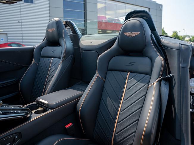 ASTON MARTIN V8vanroadster Photo 24