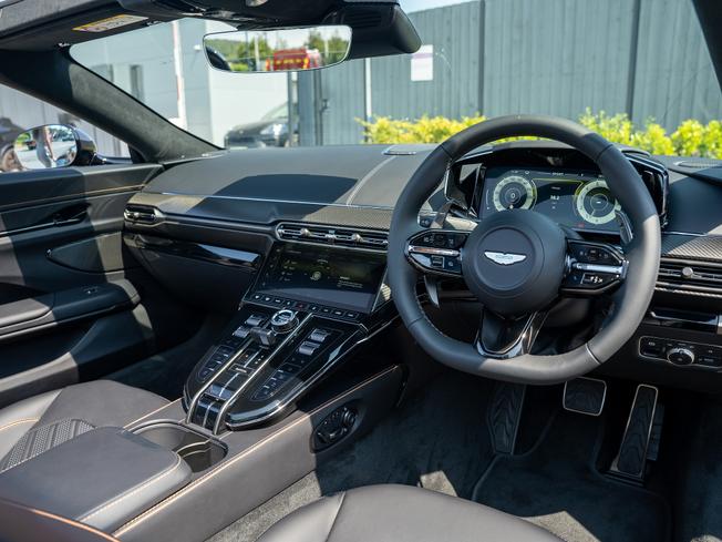 ASTON MARTIN V8vanroadster Photo 4