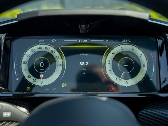 ASTON MARTIN V8vanroadster Photo 6