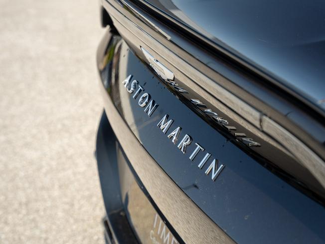 ASTON MARTIN V8vanroadster Photo 8