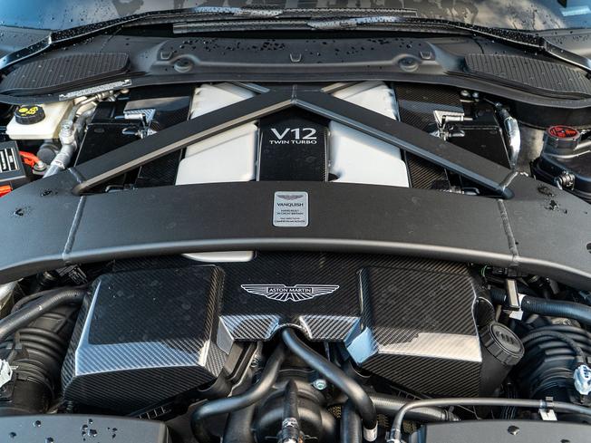 ASTON MARTIN Vanquish Photo 48