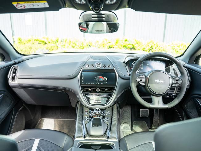 ASTON MARTIN Dbx Photo 10