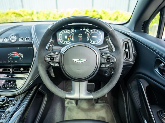 ASTON MARTIN Dbx Photo 11