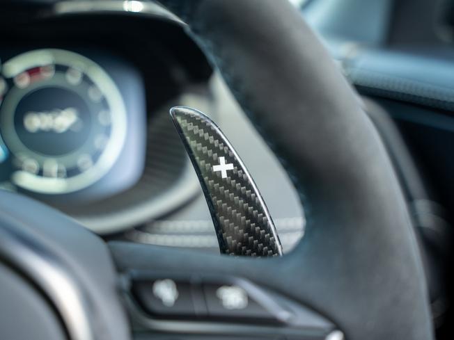 ASTON MARTIN Dbx Photo 13