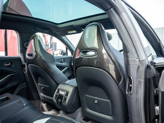ASTON MARTIN Dbx Photo 22