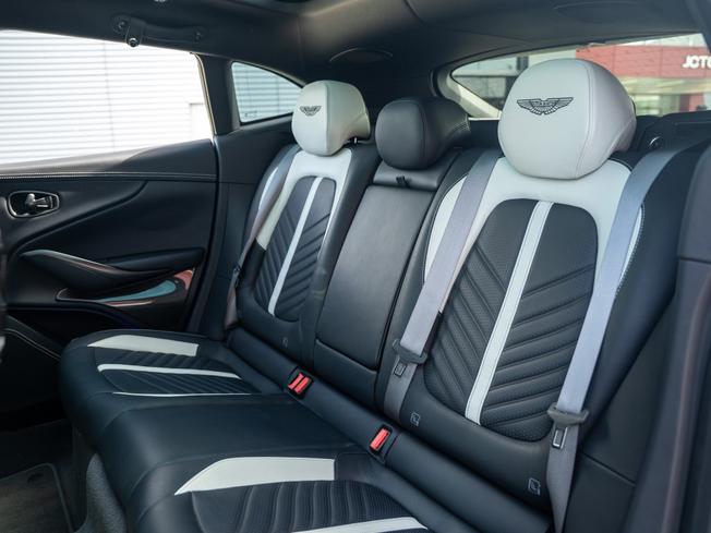 ASTON MARTIN Dbx Photo 27