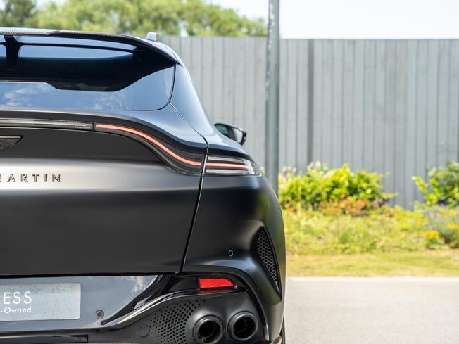 ASTON MARTIN Dbx Photo 41