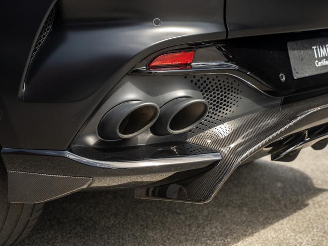 ASTON MARTIN Dbx Photo 42
