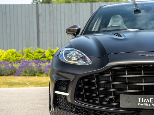 ASTON MARTIN Dbx Photo 44