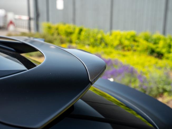 ASTON MARTIN Dbx Photo 47