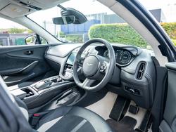 ASTON MARTIN Dbx Photo 3