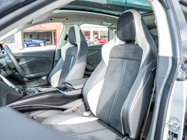 ASTON MARTIN Dbx Photo 33