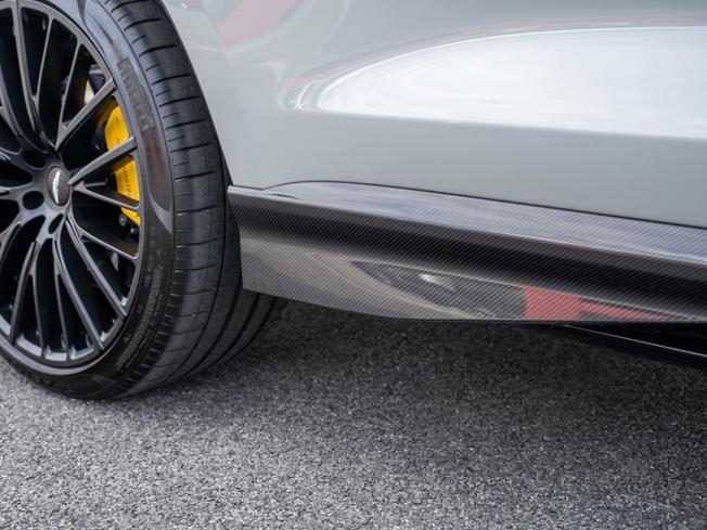 ASTON MARTIN Dbx Photo 36