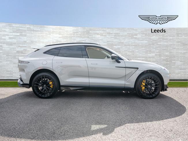 ASTON MARTIN Dbx Photo 42