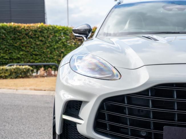 ASTON MARTIN Dbx Photo 43