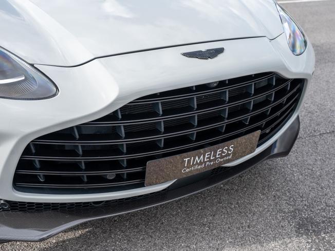 ASTON MARTIN Dbx Photo 44