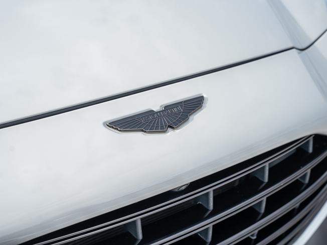 ASTON MARTIN Dbx Photo 45