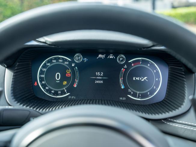ASTON MARTIN Dbx Photo 6