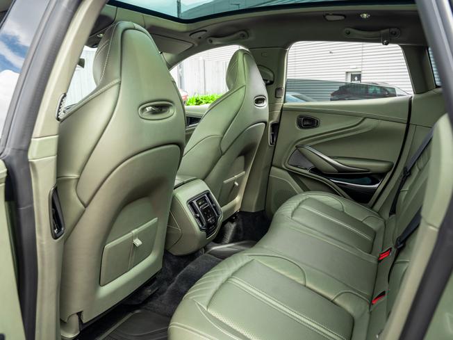 Aston Martin DBX Photo 25