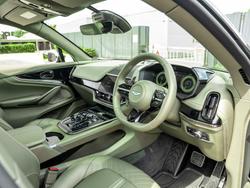 Aston Martin DBX Photo 3