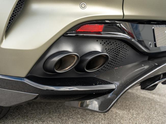 Aston Martin DBX Photo 35