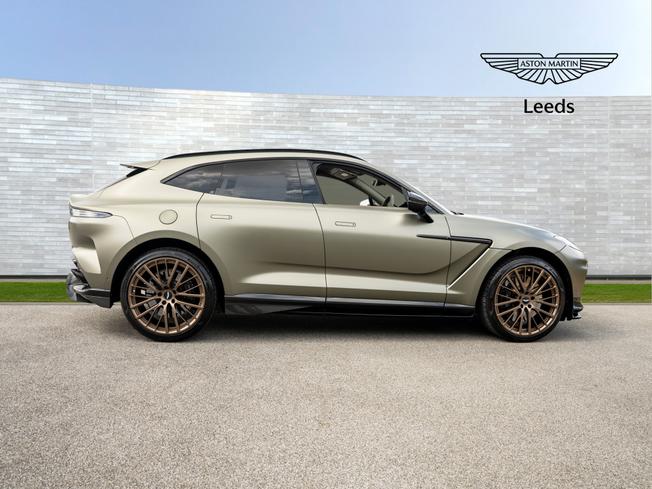 Aston Martin DBX Photo 40