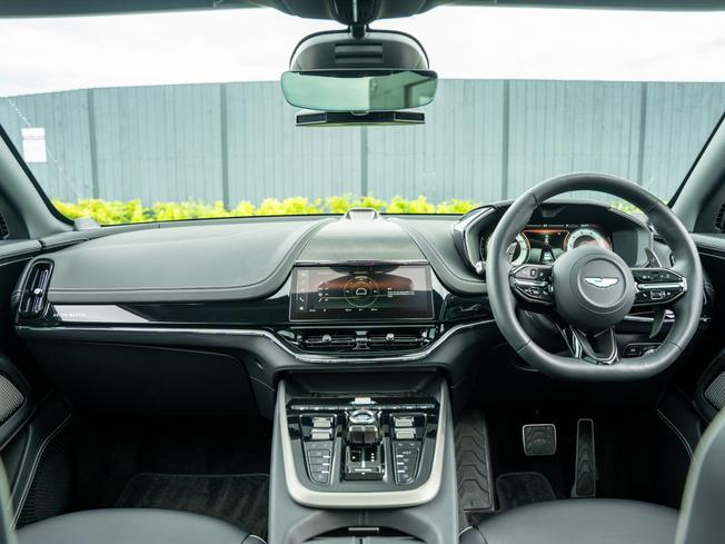 ASTON MARTIN Dbx Photo 10