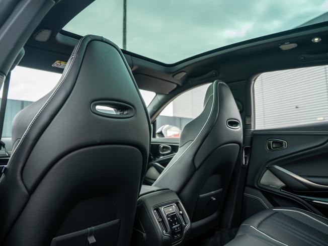 ASTON MARTIN Dbx Photo 26