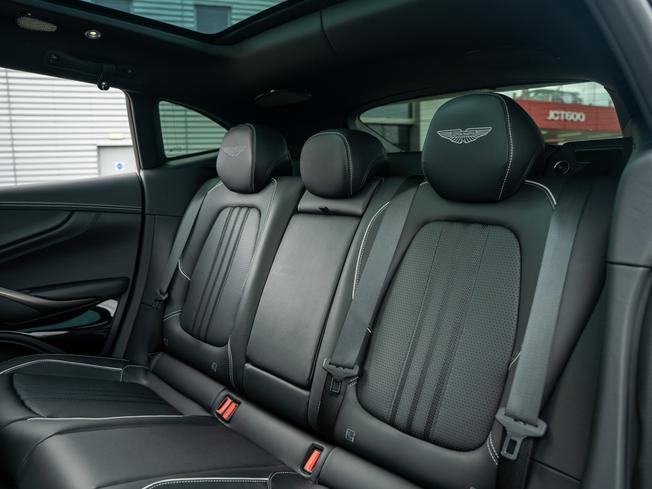 ASTON MARTIN Dbx Photo 27