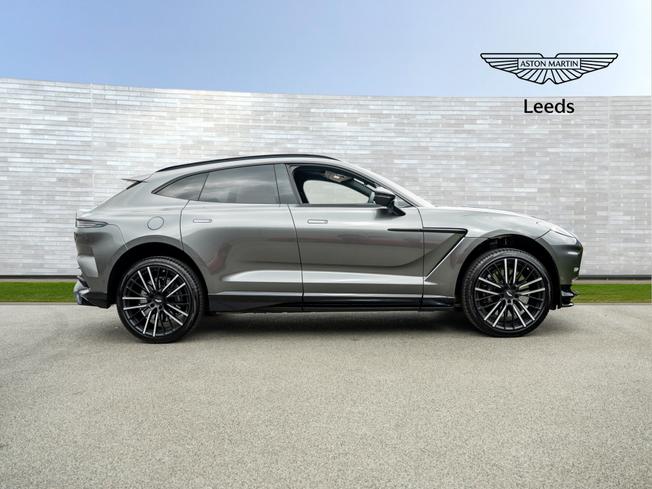 ASTON MARTIN Dbx Photo 31