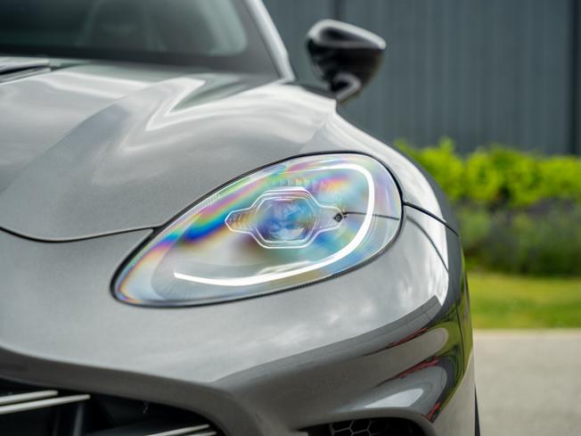 ASTON MARTIN Dbx Photo 38